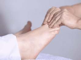 Formicolio a mani e piedi: cause e rimedi naturali al fastidioso disturbo